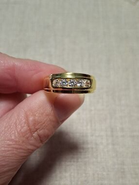 Gold Band Ring with Row of Sparkling Stones - Women/Man Jewelry Ring, size 8